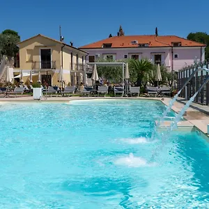 https://relais-il-casale.hotelitalianriviera.com
